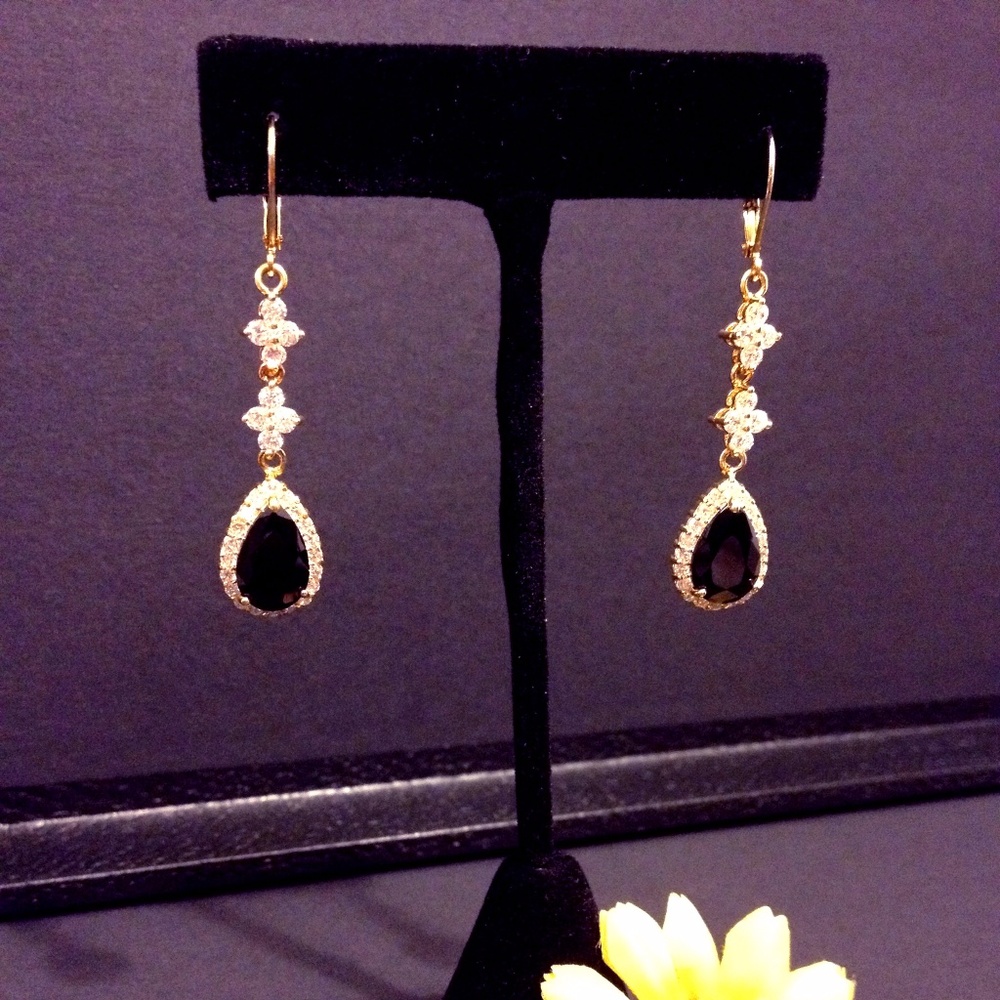 Fancy ONYX Floral Teardrop Earrings & Necklace SET